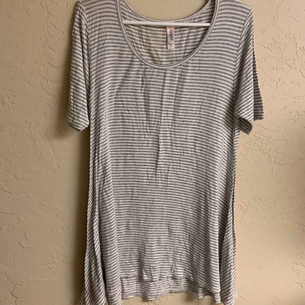 LuLaRoe size small shirt